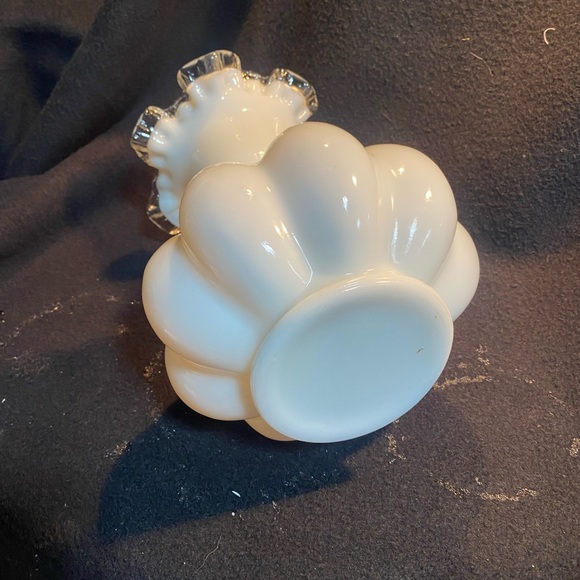 Vintage Fenton milk glass Hobnob and Ruffled Edge Vase - Picture 3 of 4